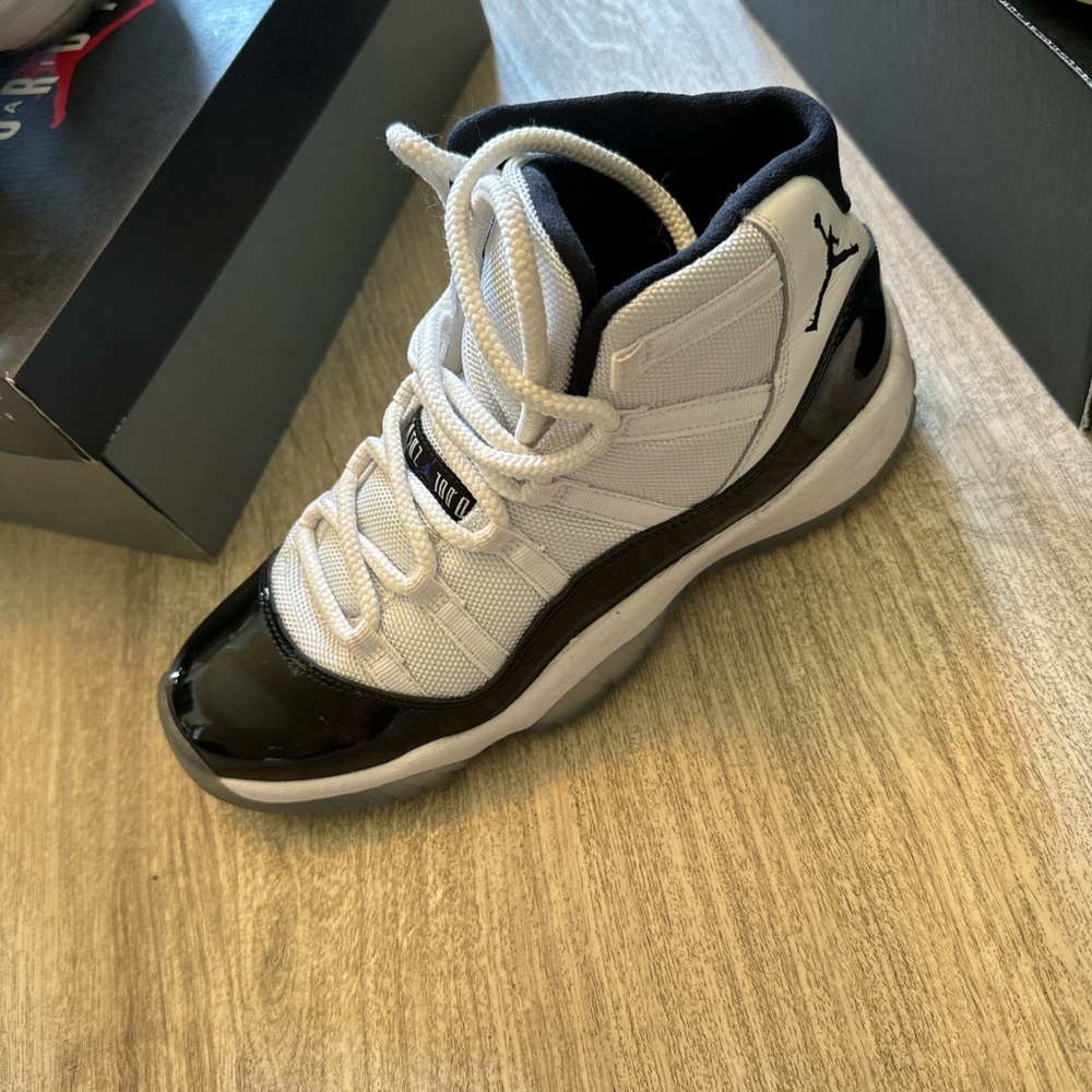 'Jordan Retro 11 CONCORDS ( EXCELLENT CONDITION ✅ )